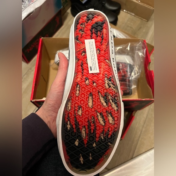 Vans X Stranger Things Sk8 Hi 7.5, 9, 9.5, 11.5 - Picture 8 of 12